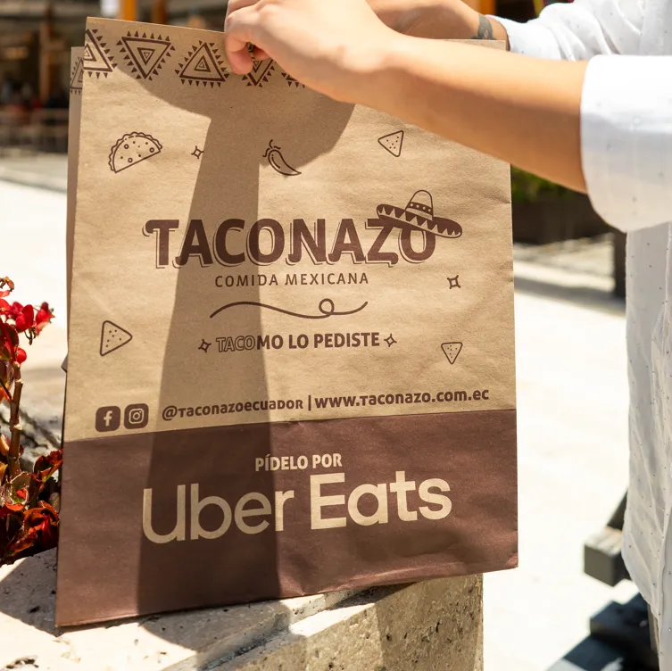 Funda de Taconazo entregada por Uber Eats